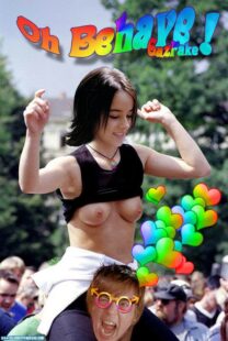 Alizee Flashing Tits Public 001