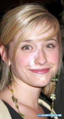 Allison Mack Facial 001