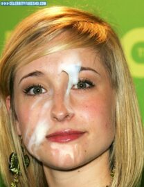 Allison Mack Facial 003