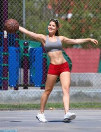 Amanda Cerny Pokies Public 001