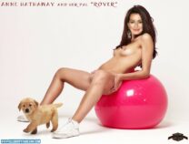 Anne Hathaway Naked 003