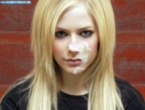 Avril Lavigne Cum Facial 001