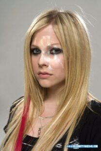 Avril Lavigne Facial Porn 001