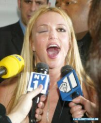 Britney Spears Loves Drinking Cum Facial 001