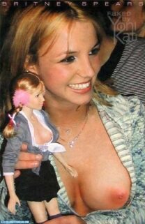 Britney Spears Nip Slip Public 001