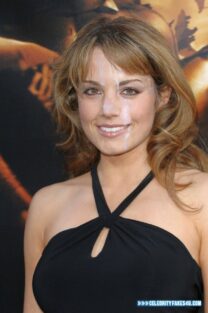 Erica Durance Facial 001