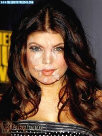 Fergie Facial Naked 001