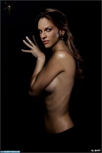 Hilary Swank Horny Sideboob 001