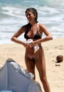 Jennifer Aniston Bikini Beach Nudes 001