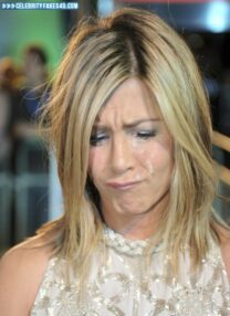 Jennifer Aniston Facial 007