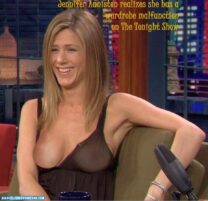 Jennifer Aniston Nipple Slip Public Xxx 001