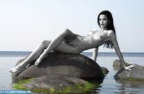 Jennifer Connelly Beach Completely Naked 001