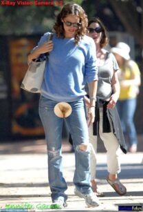 Jennifer Garner Pantiless Public Nsfw 002