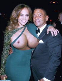 Jennifer Lopez Big Boobs Public Porn 001