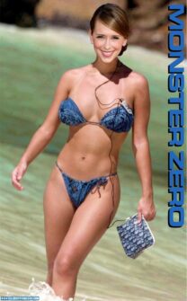 Jennifer Love Hewitt Bikini Beach 002