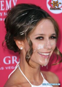 Jennifer Love Hewitt Facial Fake 001