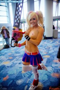 Jessica Nigri Skirt Public Nsfw 001