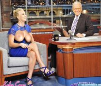 Kaley Cuoco Large Tits Tit Flash Fake 001