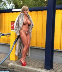 Kate Garraway Exposed Breasts Public 001