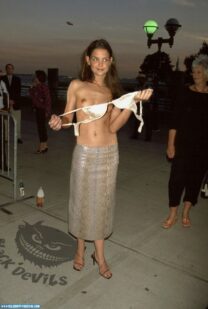 Katie Holmes Public Undressing 001