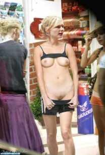 Kirsten Dunst Undressing Public Fake 001