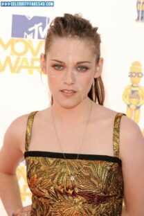 Kristen Stewart Facial Naked 001