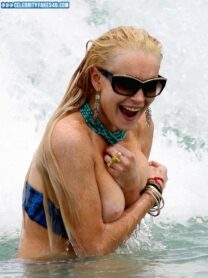 Lindsay Lohan Beach Public Porn 001