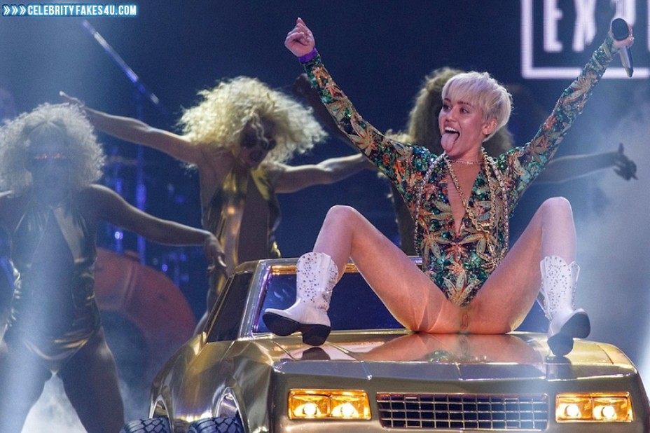 Miley Cyrus Fake, Legs Spread, Nude, Pantiless, Public, Pussy, Porn