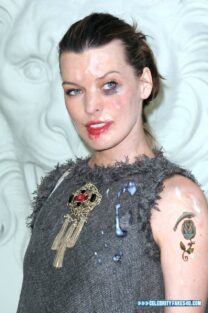 Milla Jovovich Facial Red Carpet Fakes 001