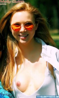 Molly Quinn Glasses Small Boobs Nudes 001