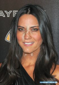 Olivia Munn Facial 001