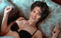 Sigourney Weaver Bra Naked 001