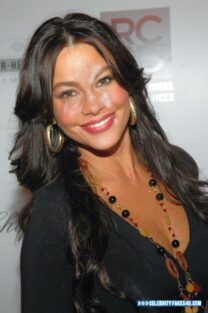 Sofia Vergara Facial 001