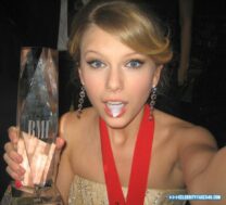 Taylor Swift Selfie Loves Drinking Cum Porn 001