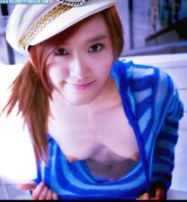 Younha Boobs Flash 001